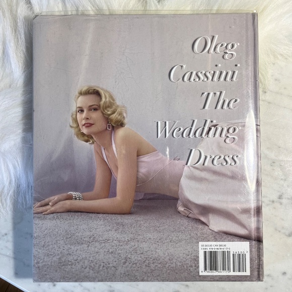 2017 Oleg Cassini The Wedding Dress Book - Picture 5 of 6